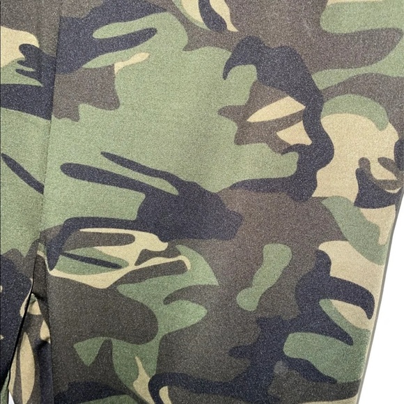 ⭐️New⭐️ camo leggings with lace - Picture 4 of 7